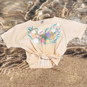 🐚Retro Vintage 90s Beachy Seashell Crop Top Tee- Summer Shirt- Vacation Ready🏝️